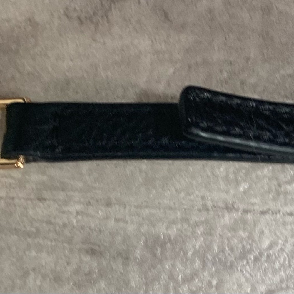 Like New!!  Tory Burch Black Pebbled Leather Crossbody Bag with Gold Chain - Picture 3 of 4